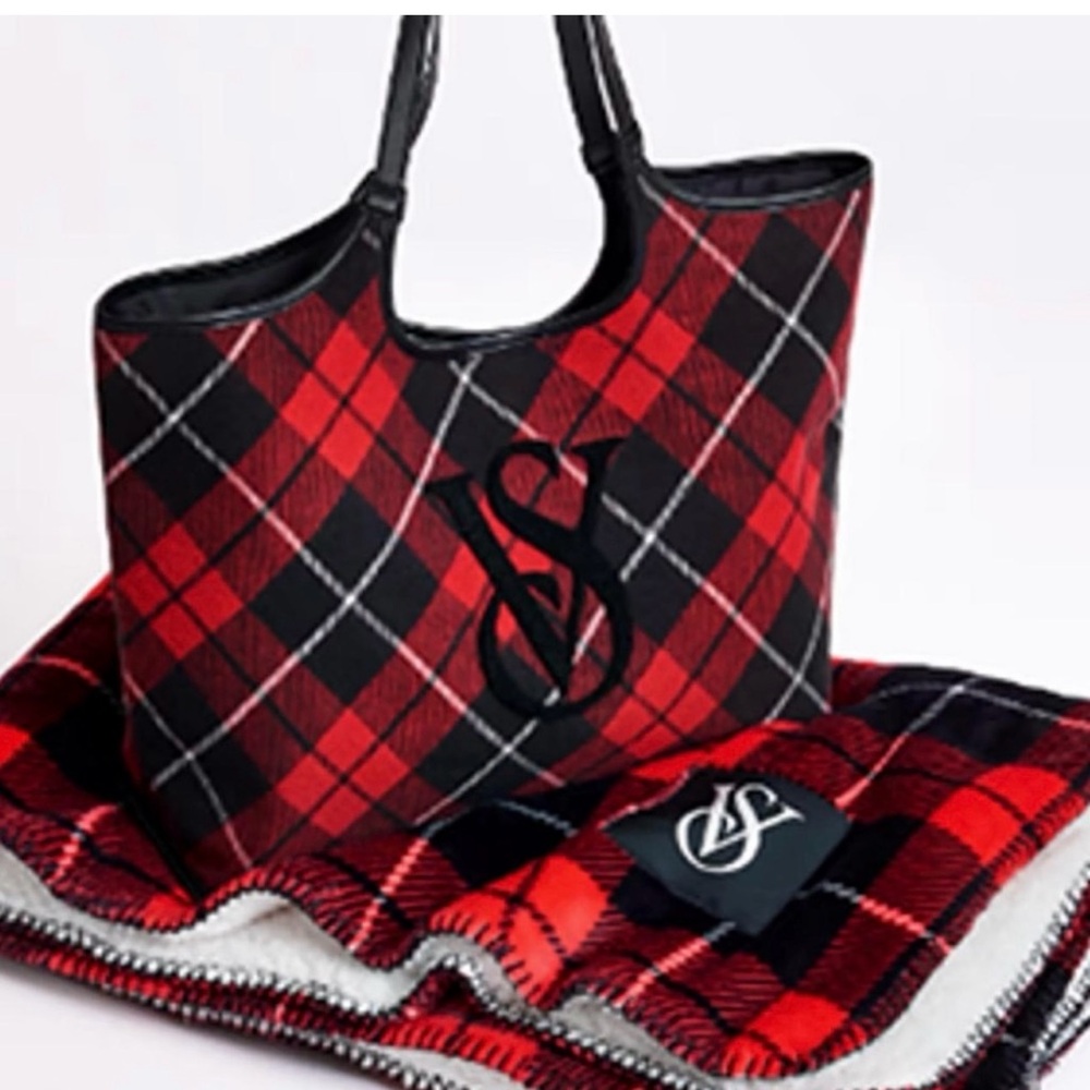 Victoria’s Secret Plaid Tote Weekender Bag And Cozy Sherpa Blanket Set - Picture 5 of 8
